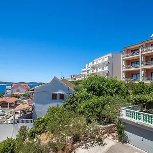 apartments-rosanda-pakostane.hotelinzadar.com/