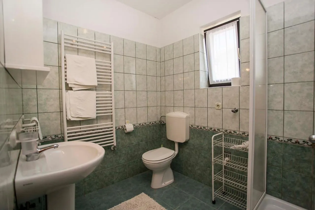 Apartments Romano Ровинь 0*,