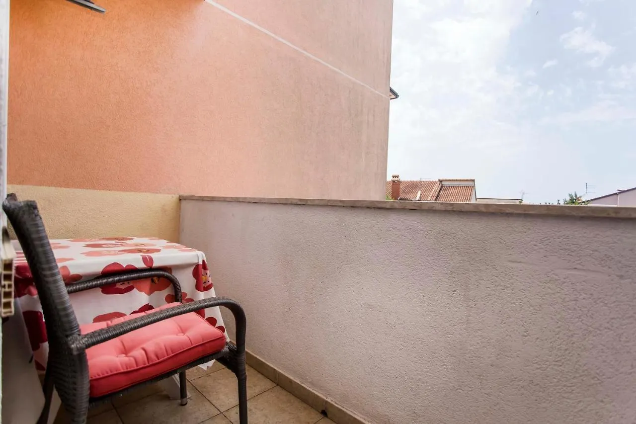 Apartments Romano Ровинь 0*,
